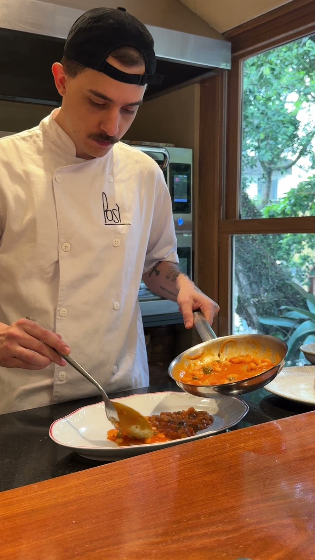 Polvo ao molho de tomate e manjericão